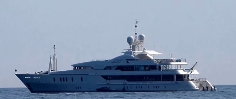 A Taormina c’è Acquarius, yacht da sogno del miliardario Steve Wynn
