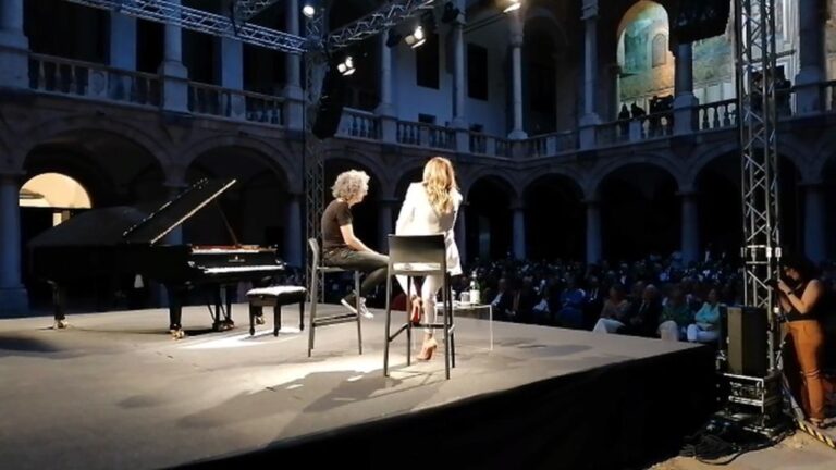 Allevi incanta Palermo: “La malattia mi ha catapultato nel presente”