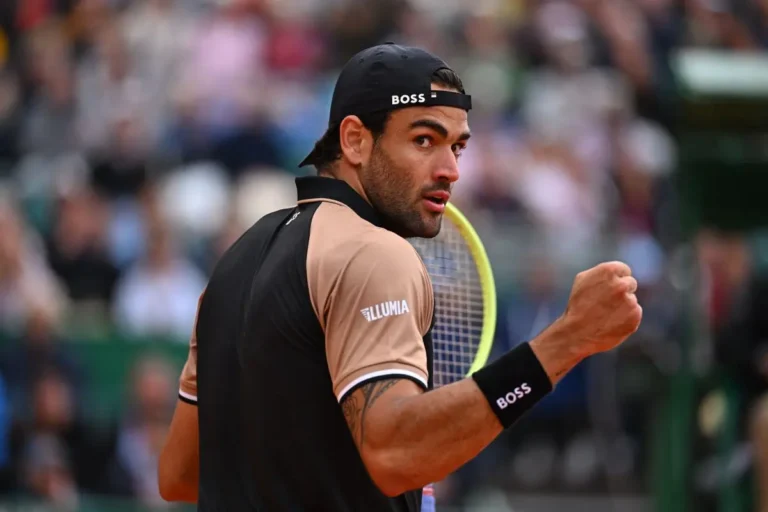Berrettini vola in finale a Stoccarda, sconfitto Musetti Berrettini vola in finale a Stoccarda, sconfitto Musetti