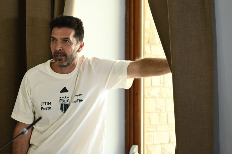 Buffon: “Aggrappati al gioco, vittoria Italia meritata”