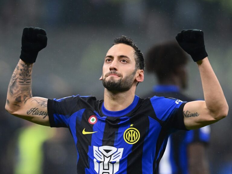 L’Inter smantella: Calhanoglu e Frattesi in partenza, esplode la protesta dei tifosi L’Inter smantella: Calhanoglu e Frattesi in partenza, esplode la protesta dei tifosi