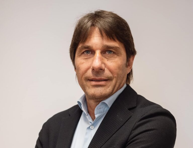 Napoli, Conte avverte la Juve: “Non è gradita. Pronto a fare la guerra”