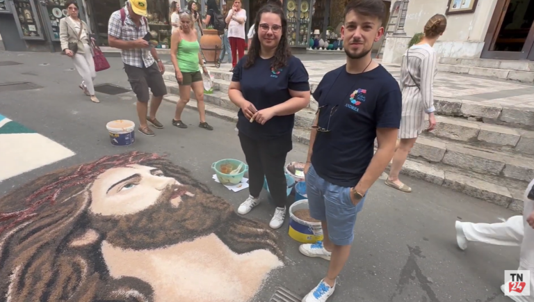 Corpus Domini Taormina: Amici dell’Arte e la magia dei tappeti artistici (VIDEO) Corpus Domini Taormina: Amici dell’Arte e la magia dei tappeti artistici (VIDEO)