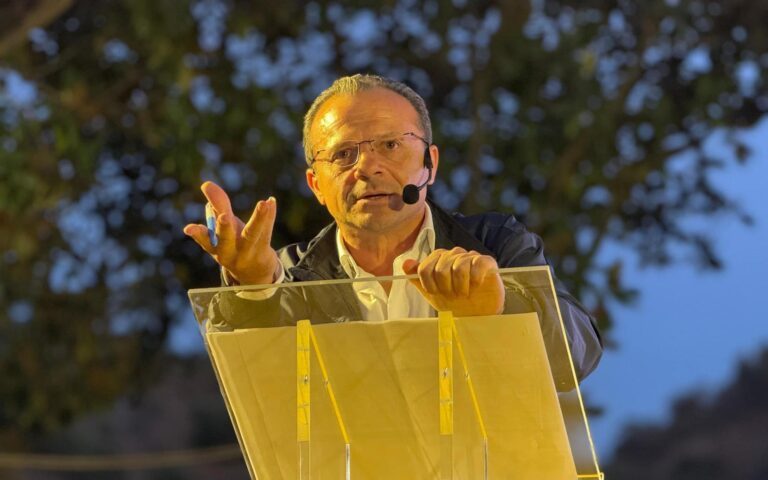 De Luca: “Da oggi mi occuperò della Sicilia, non mi interessano i salotti”