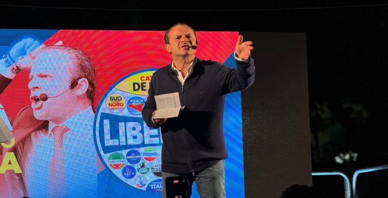 De Luca: “A Taormina chi non mi vota alle Europee mi ringrazierà dopo…”