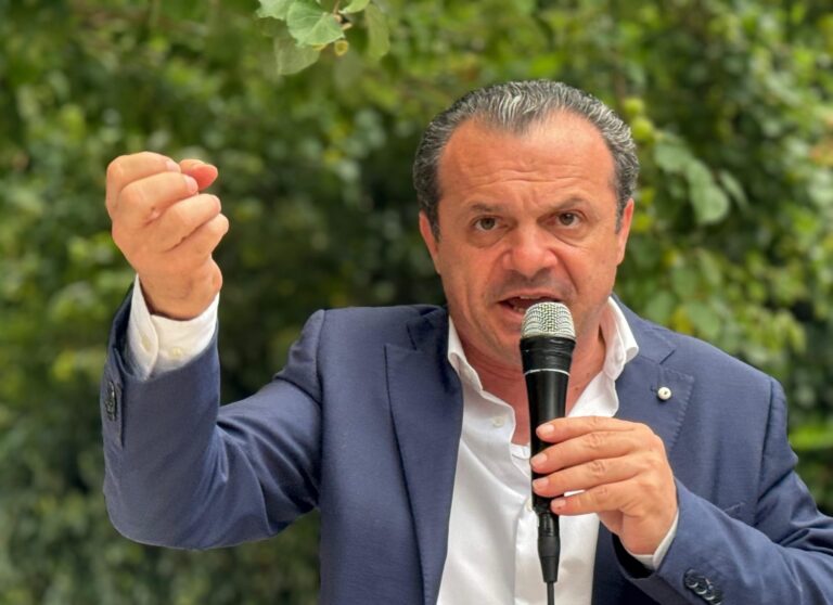 De Luca sconfessa i colonnelli: “Alle Europee è stata una sconfitta”
