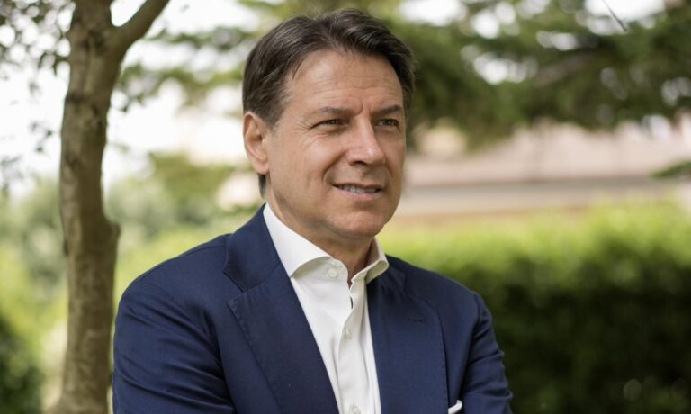Conte: “Pronto anche a farmi da parte, M5S non può vivacchiare”