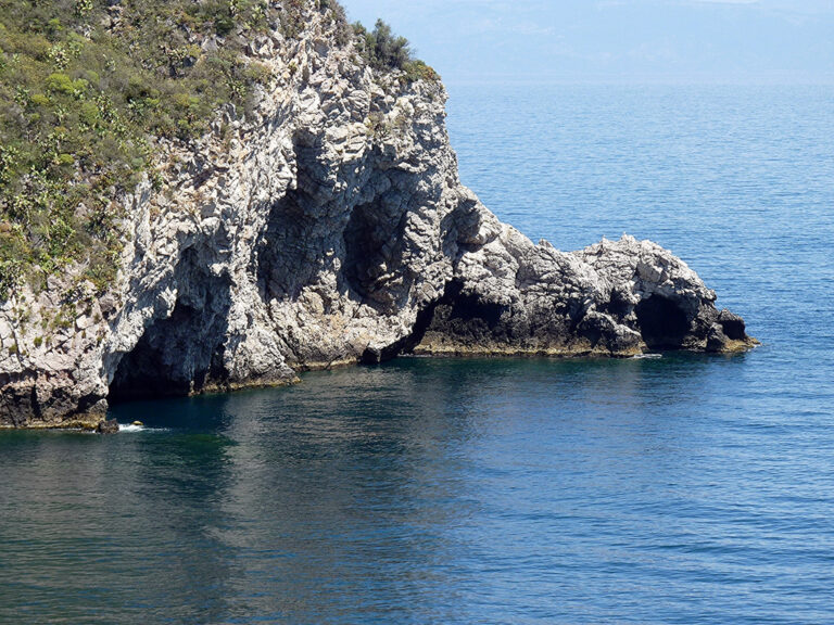Grotta Azzurra, arrivano i cartelli di sicurezza per la stagione 2024