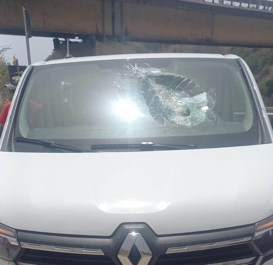 Paura a Taormina, piovono calcinacci in Via Garipoli: colpito conducente di un auto 1 IMG 20240623 WA0005
