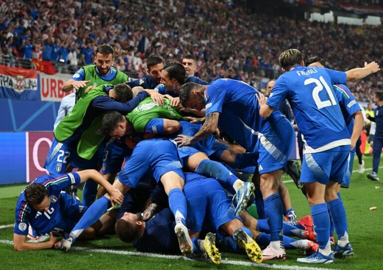 Zaccagni salva l’Italia al 98′: azzurri agli ottavi