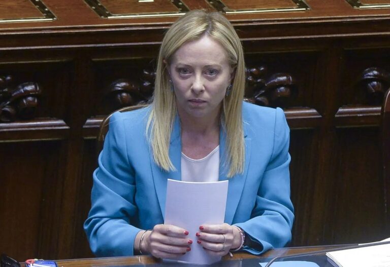 Meloni: “Spostiamo l’asse dell’Europa a destra”