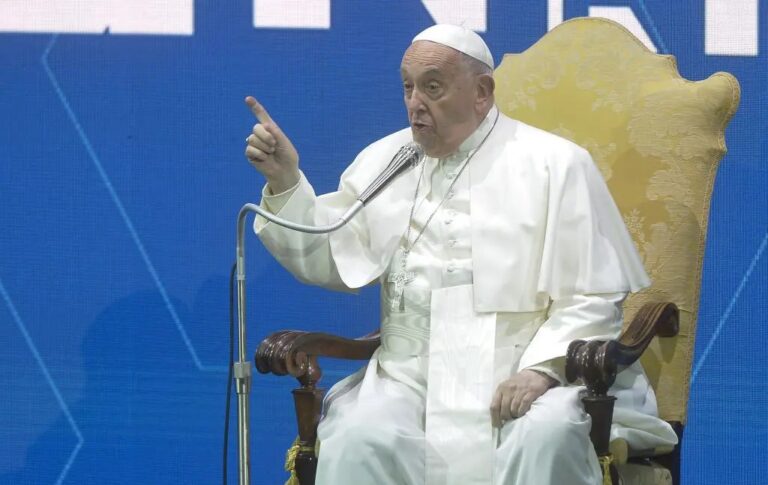 Papa agli Ad di imprese e banche: “Tutelate ambiente, poveri e giovani”
