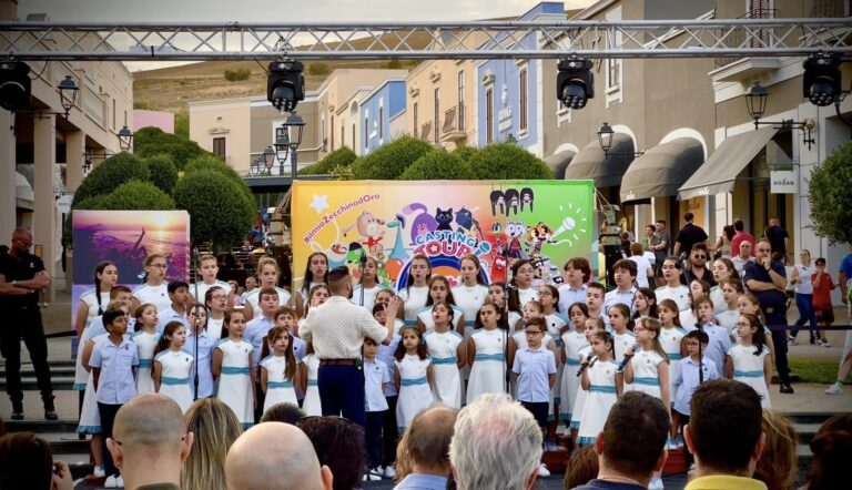 Applausi per il Piccolo Coro Città di Taormina in concerto ad Agira