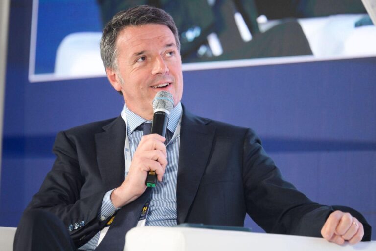 Renzi: “Orgoglioso di aver bloccato Salvini al Papeete”