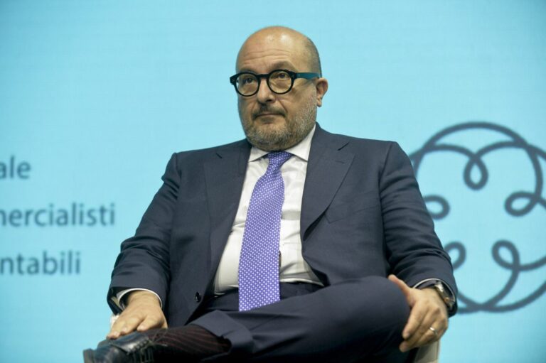 Sangiuliano: “L’autore dello sfregio a Ercolano paghi il ripristino”