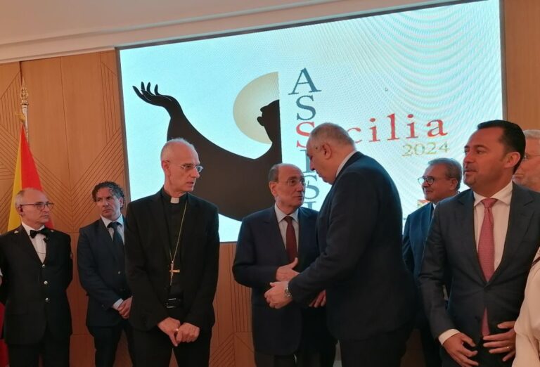La Sicilia offrirà l’olio votivo sulla tomba di San Francesco ad Assisi La Sicilia offrirà l’olio votivo sulla tomba di San Francesco ad Assisi