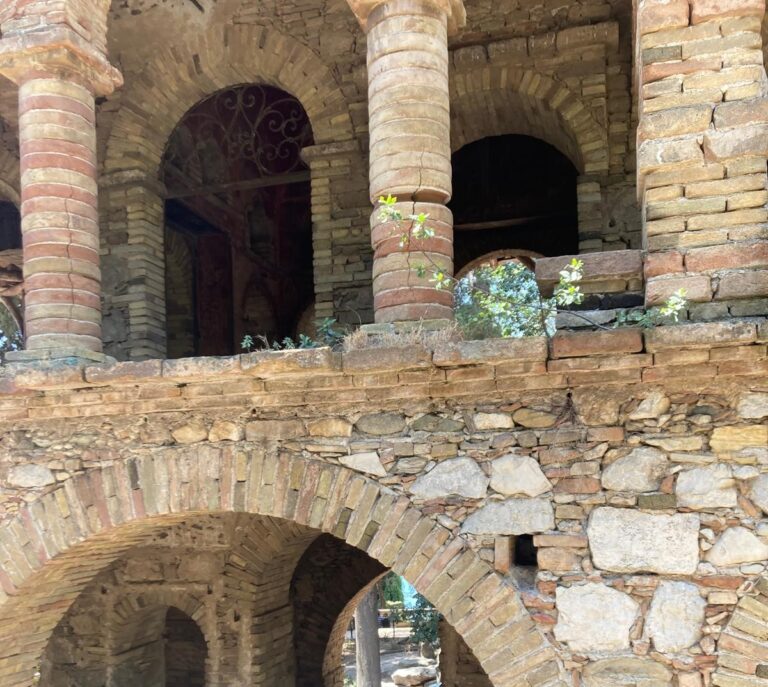 Cilona: “Scongiurare il crollo delle torrette della Villa comunale di Taormina”