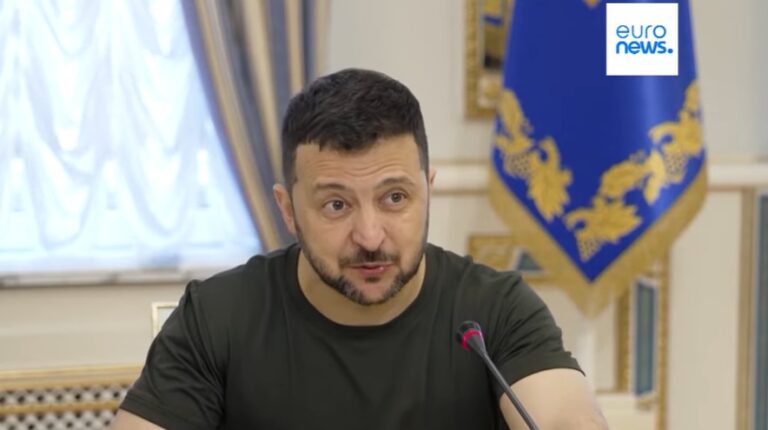 Guerra in Ucraina: mossa a sorpresa di Zelensky