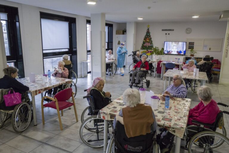 Abusi sugli anziani, Uil: “Politica e società cambino rotta”