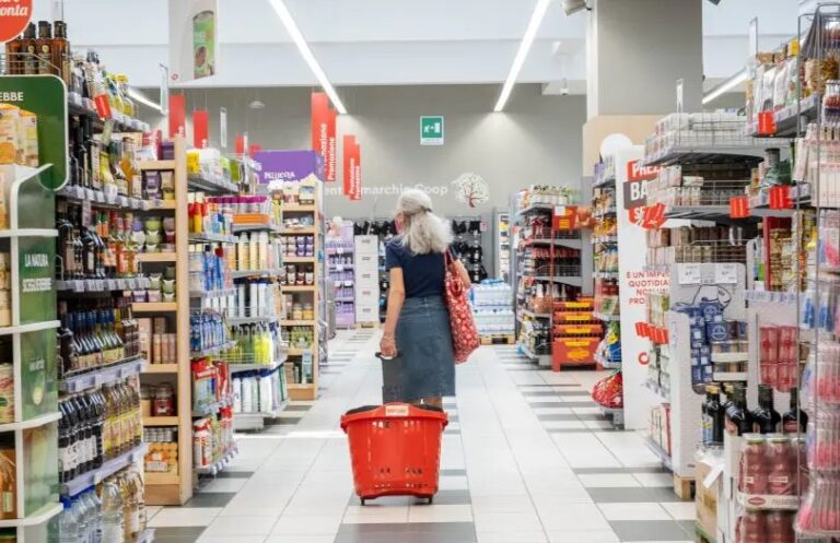 A giugno inflazione stabile, rallentano gli alimentari