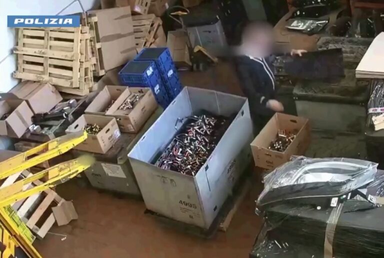 Furto e ricettazione di ricambi d’auto, 7 misure cautelari