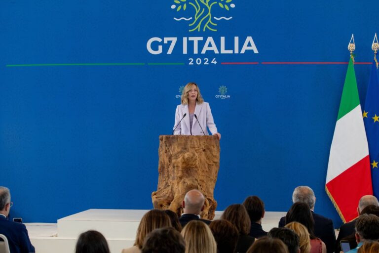Meloni chiude il G7: “Un successo, l’Italia è riuscita a stupire”