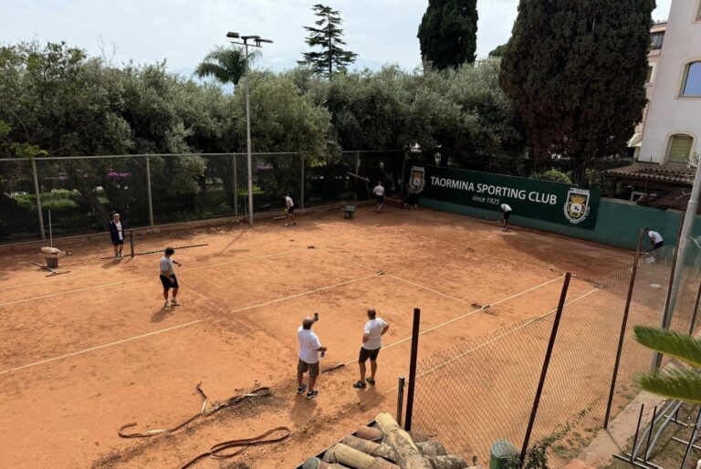 Avviati i lavori di rigenerazione dei campi da tennis di Taormina
