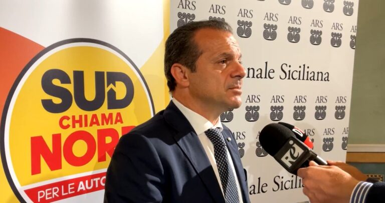 De Luca avverte la sinistra: “Non gioco per perdere. Da ottobre partiamo col tour del fare”