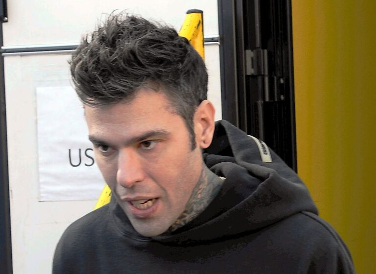 Fedez ricoverato dopo un’emorragia: “Grazie di cuore ai dottori”