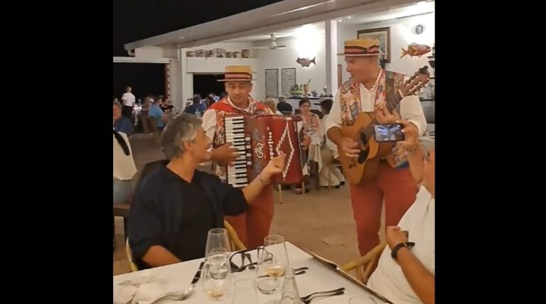 Fiorello con i Suonatori di Taormina, duetto “esplosivo” (VIDEO)