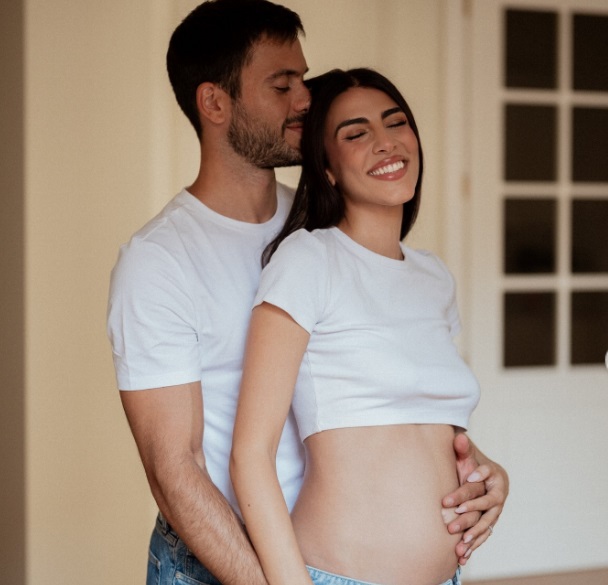 Giulia Salemi è incinta: pancino sospetto a Taormina, ora il lieto annuncio