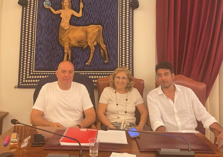 Rifiuti, mozione di “Rinascimento Taormina” per la modifica degli orari di conferimento