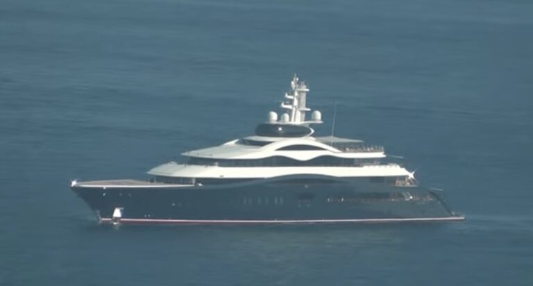 Zuckerberg a Taormina con il suo gigayacht Launchpad da 300 milioni