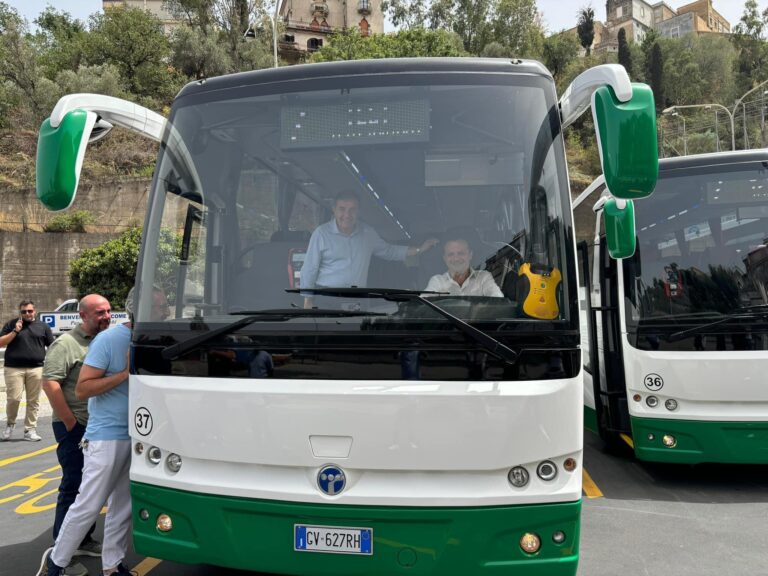 Trasporto pubblico, ecco i nuovi bus per il servizio Taormina, Naxos, Letojanni, Castelmola