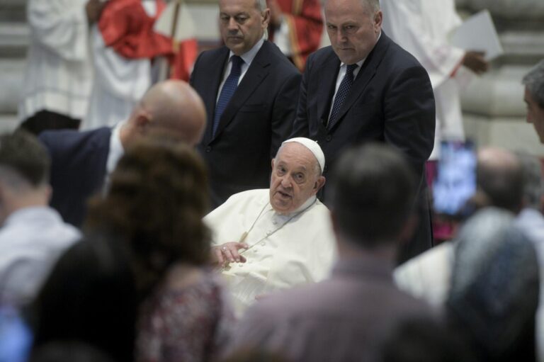 Papa Francesco: “La democrazia non è in buona salute”