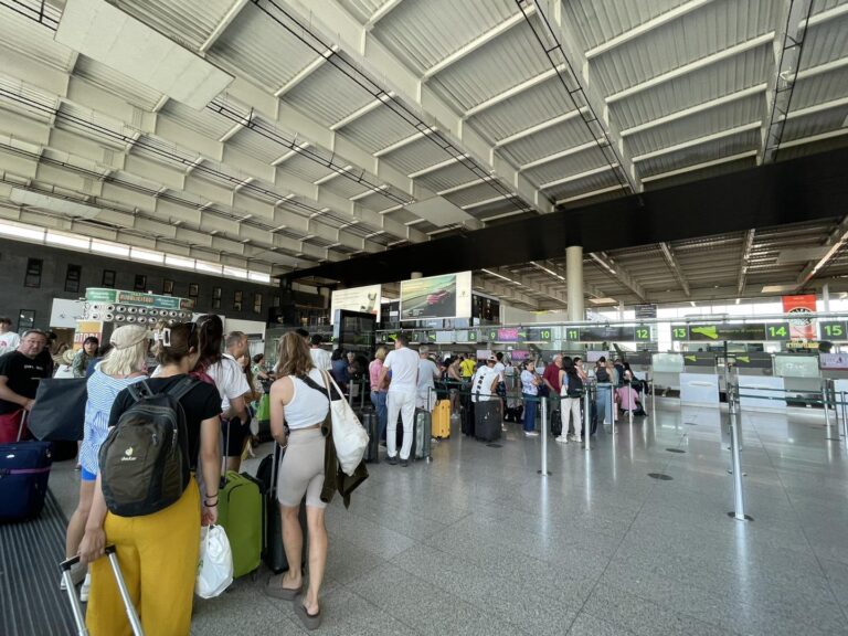 Allianz, il costo del viaggio condiziona il 72% degli italiani Allianz, il costo del viaggio condiziona il 72% degli italiani