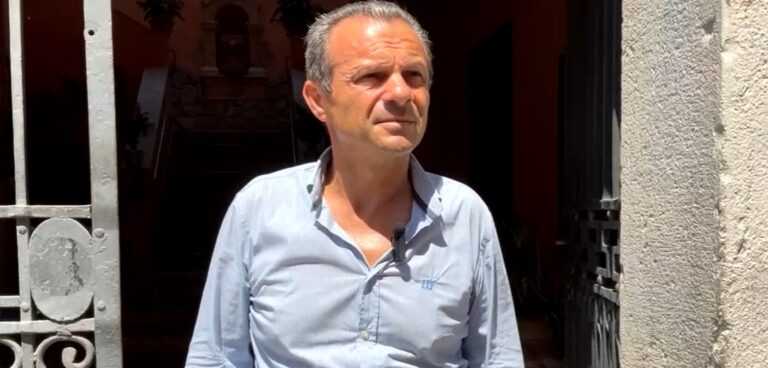 De Luca: “I grandi brand non possono trattare il sindaco di Taormina come uno straccio”