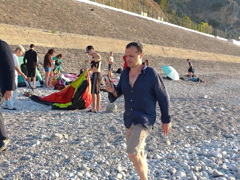 Ferragosto a Taormina, il sindaco: “Niente falò e tende in spiaggia, stanotte faremo piazza pulita”