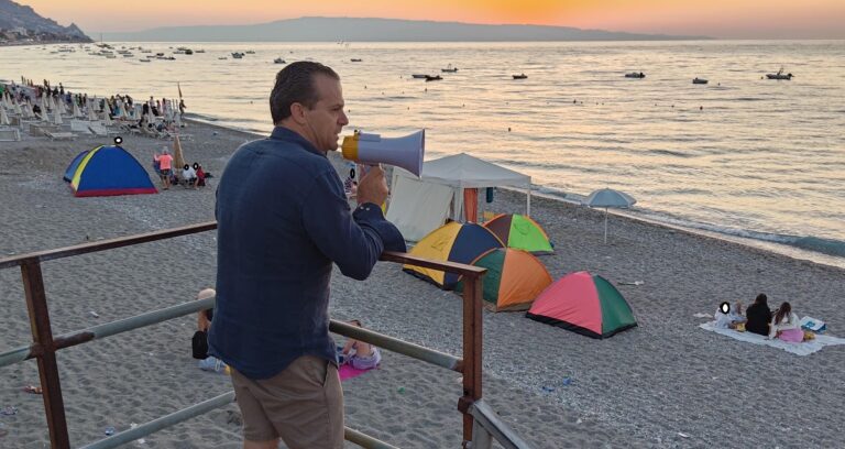 Ferragosto a Taormina, De Luca: “Preparatevi, nelle spiagge sequestreremo tutto”