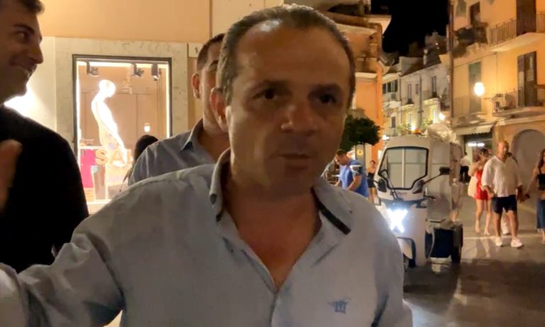 Blitz a telecamere spente: a Taormina pioggia di multe sui rifiuti