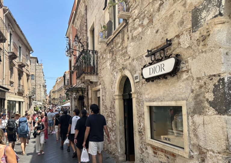Dior vince la sfida dei top brand sui social. E a Taormina il trend è da record