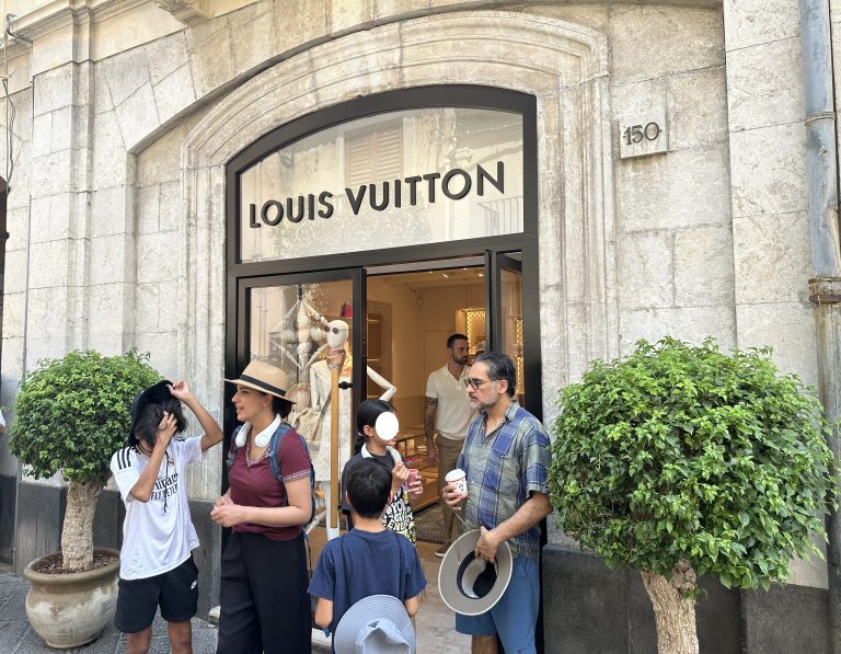 Taormina, “A qualunque cifra”: premium brand pronti a tutto per un posto accanto a Lvmh e D&G