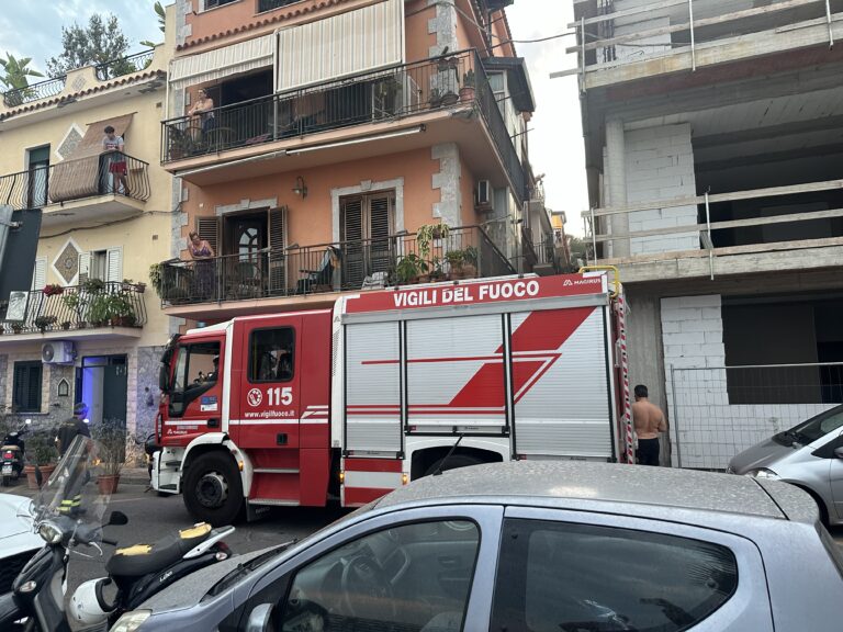 Taormina, intervento dei VVF per rischio di incendio alla linea elettrica a Mazzeo