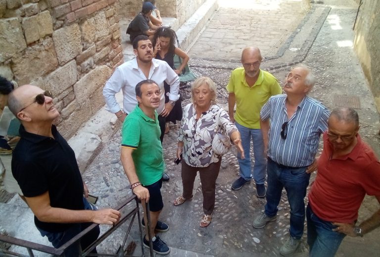 Altro blitz del sindaco di Taormina alle Naumachie con la Soprintendenza: “Basta abusivismi” Altro blitz del sindaco di Taormina alle Naumachie con la Soprintendenza: “Basta abusivismi”