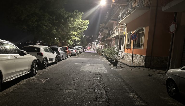 Lite per un parcheggio a Mazzeo: “Siamo ospiti in casa nostra”