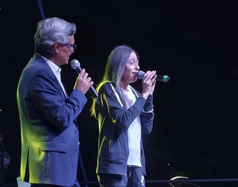 Il sindaco di Letojanni: “Gerardina Trovato ha fatto cantare tutti a squarciagola, un onore averla qui”