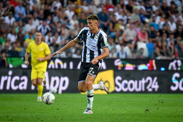 La Lazio cede 2-1 a Udine, decidono Lucca e Thauvin La Lazio cede 2-1 a Udine, decidono Lucca e Thauvin