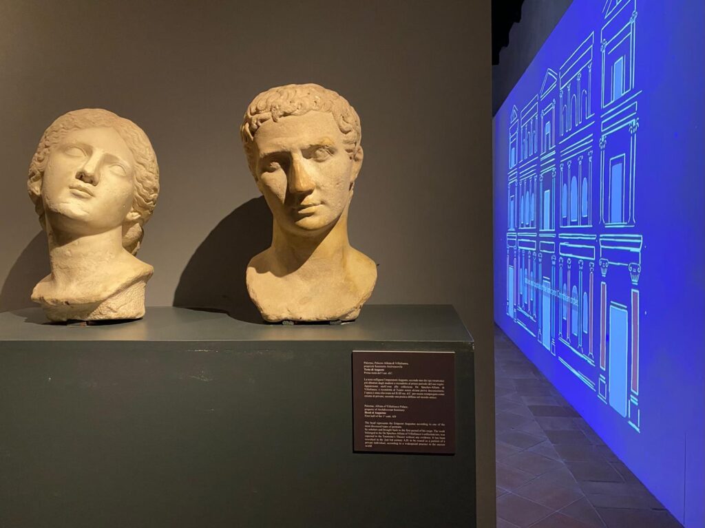 Inaugurata a Taormina la mostra sull'antica Tauromenion. Il "ritorno" della Sacerdotessa di Iside 2 TAU 14 Sala Collezionismo sullo sfondo video Teatro Antico