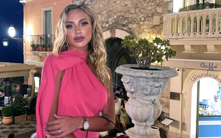 Ferragosto a Taormina per Tanya La Gatta, conduttrice del Capodanno 2024 nella Perla Ferragosto a Taormina per Tanya La Gatta, conduttrice del Capodanno 2024 nella Perla