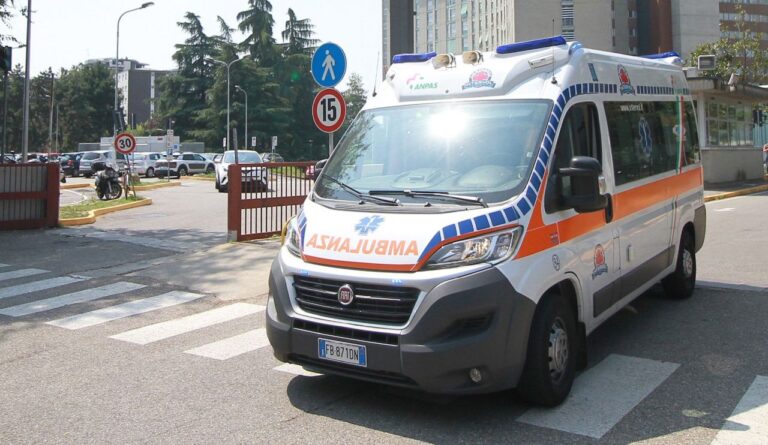 Bambino di tre anni muore annegato in piscina